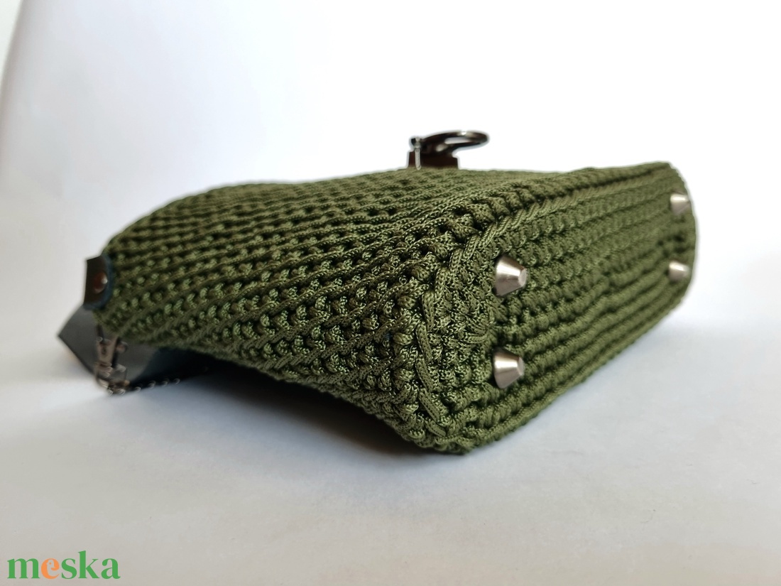 Horgolt crossbody, valódi bőr fedlappal, láncos pánttal - táska & tok - kézitáska & válltáska - vállon átvethető táska - Meska.hu Horgolt crossbody, valódi bőr fedlappal, láncos pánttal - táska & tok - kézitáska & válltáska - vállon átvethető táska - Meska.hu