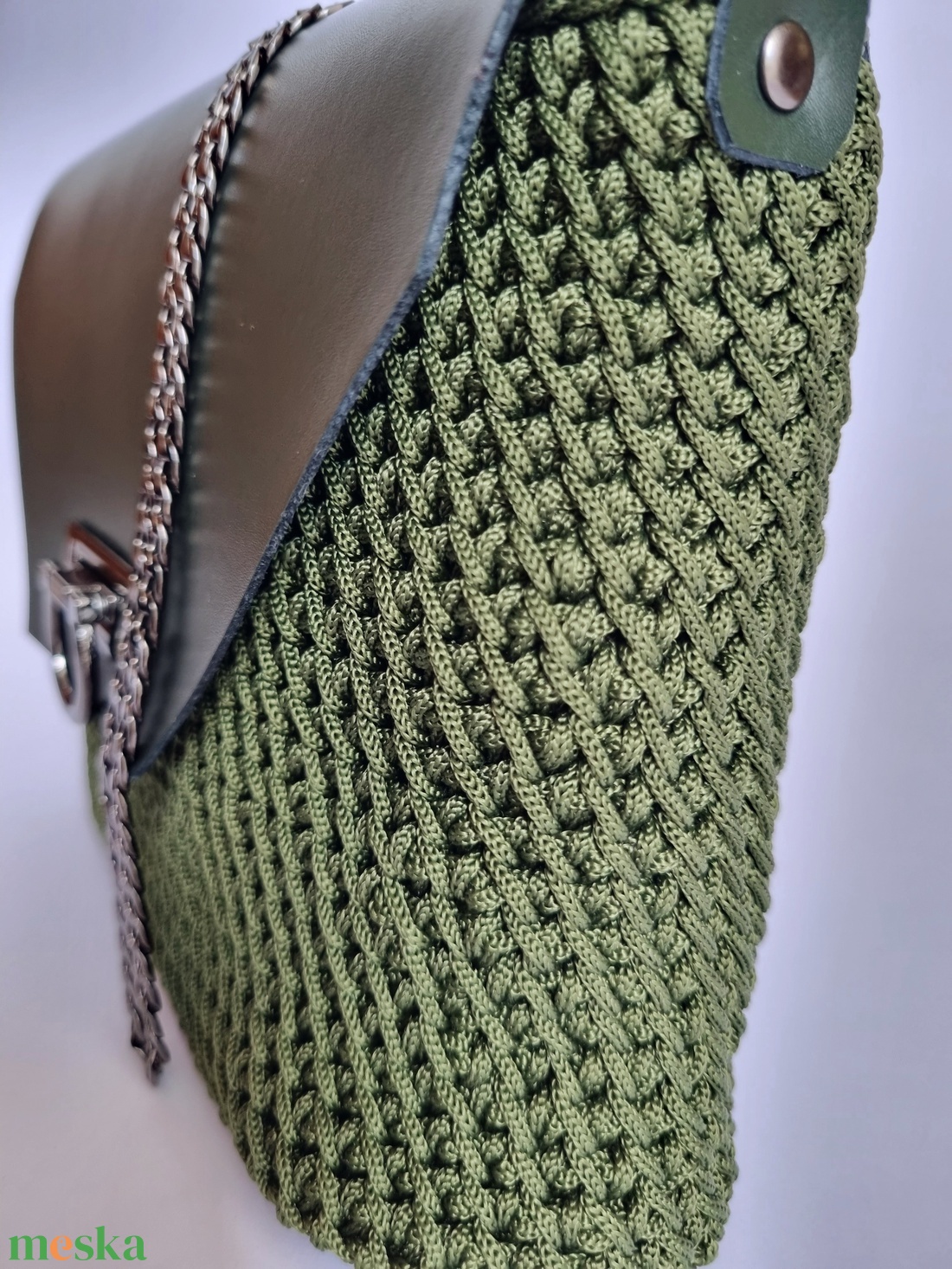 Horgolt crossbody, valódi bőr fedlappal, láncos pánttal - táska & tok - kézitáska & válltáska - vállon átvethető táska - Meska.hu Horgolt crossbody, valódi bőr fedlappal, láncos pánttal - táska & tok - kézitáska & válltáska - vállon átvethető táska - Meska.hu