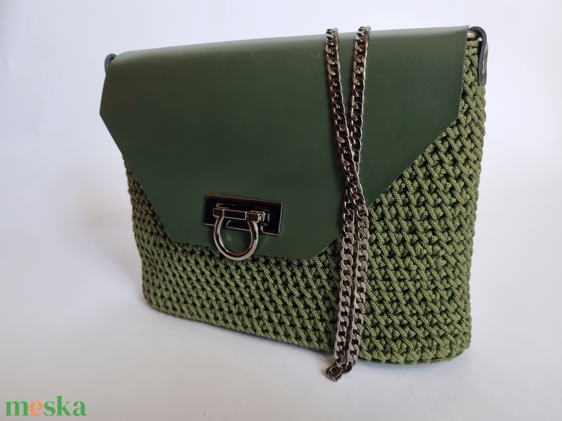 Horgolt crossbody, valódi bőr fedlappal, láncos pánttal - táska & tok - kézitáska & válltáska - vállon átvethető táska - Meska.hu Horgolt crossbody, valódi bőr fedlappal, láncos pánttal - táska & tok - kézitáska & válltáska - vállon átvethető táska - Meska.hu