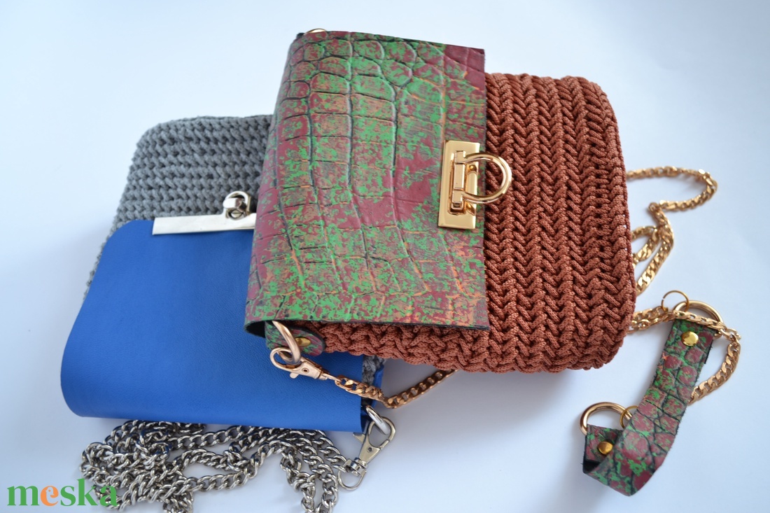 Horgolt crossbody, valódi bőr fedlappal, láncos pánttal - táska & tok - kézitáska & válltáska - vállon átvethető táska - Meska.hu Horgolt crossbody, valódi bőr fedlappal, láncos pánttal - táska & tok - kézitáska & válltáska - vállon átvethető táska - Meska.hu