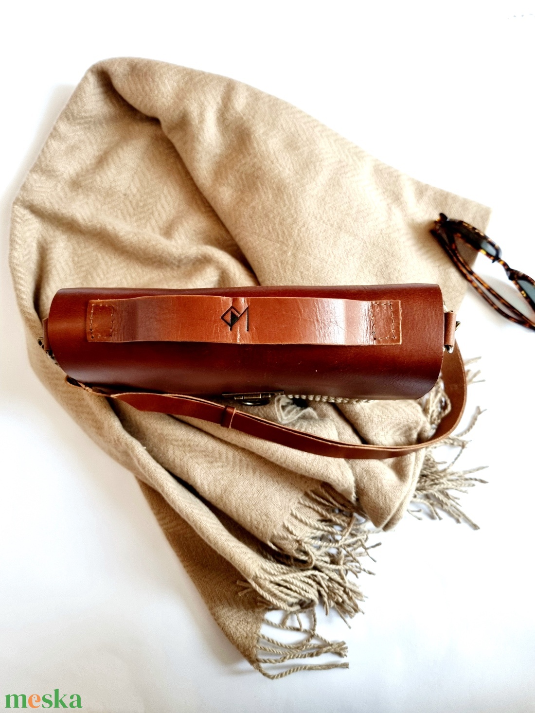 Horgolt crossbody, valódi bőr fedlappal és pánttal - táska & tok - kézitáska & válltáska - vállon átvethető táska - Meska.hu Horgolt crossbody, valódi bőr fedlappal és pánttal - táska & tok - kézitáska & válltáska - vállon átvethető táska - Meska.hu