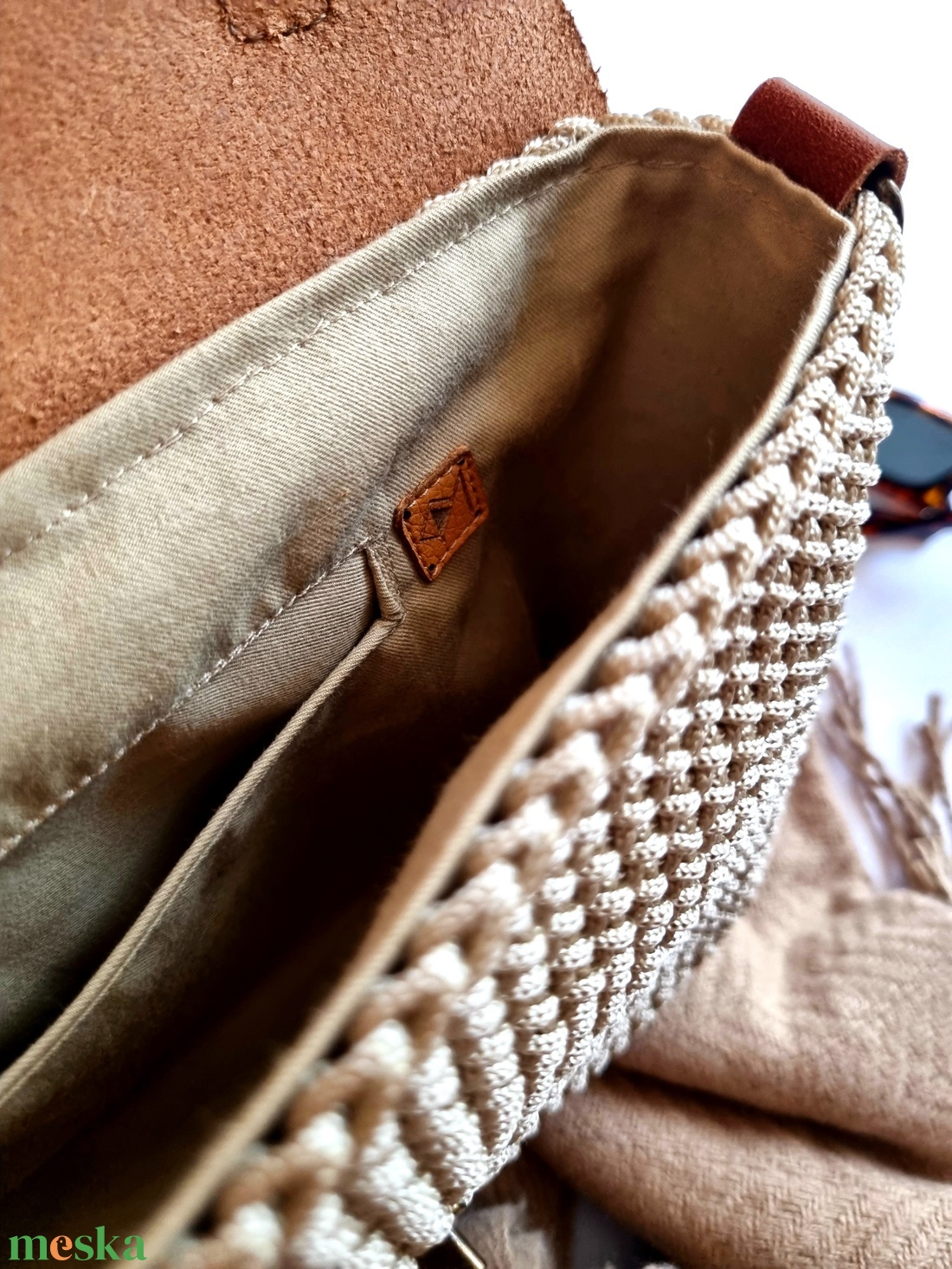 Horgolt crossbody, valódi bőr fedlappal és pánttal - táska & tok - kézitáska & válltáska - vállon átvethető táska - Meska.hu Horgolt crossbody, valódi bőr fedlappal és pánttal - táska & tok - kézitáska & válltáska - vállon átvethető táska - Meska.hu