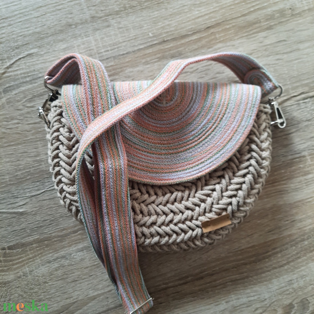 Horgolt, fedeles táska-homok színben  - táska & tok - kézitáska & válltáska - vállon átvethető táska - Meska.hu