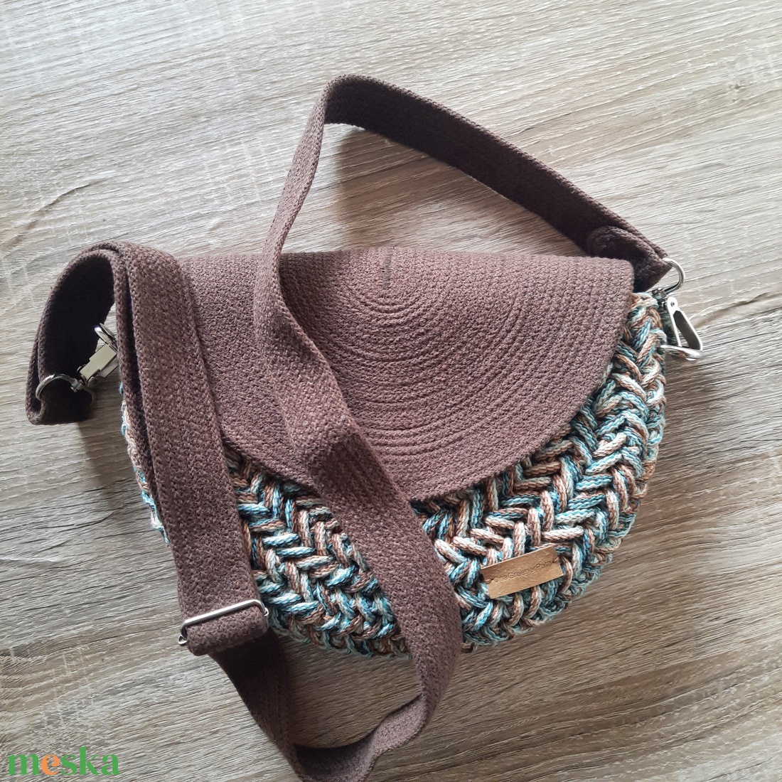 Horgolt, fedeles táska- barna-kék színben  - táska & tok - kézitáska & válltáska - vállon átvethető táska - Meska.hu