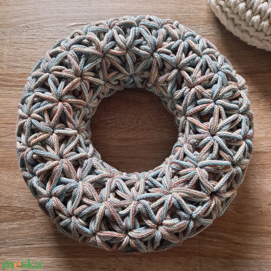 Horgolt koszorú 25 cm kevert színekben  - otthon & életmód - dekoráció - virágdísz és tartó - koszorú - Meska.hu