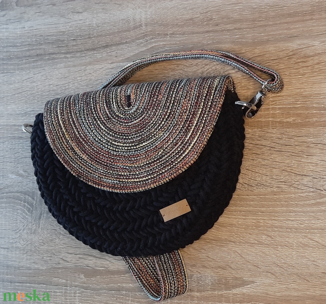 Horgolt, fedeles táska- fekete színben  - táska & tok - kézitáska & válltáska - vállon átvethető táska - Meska.hu