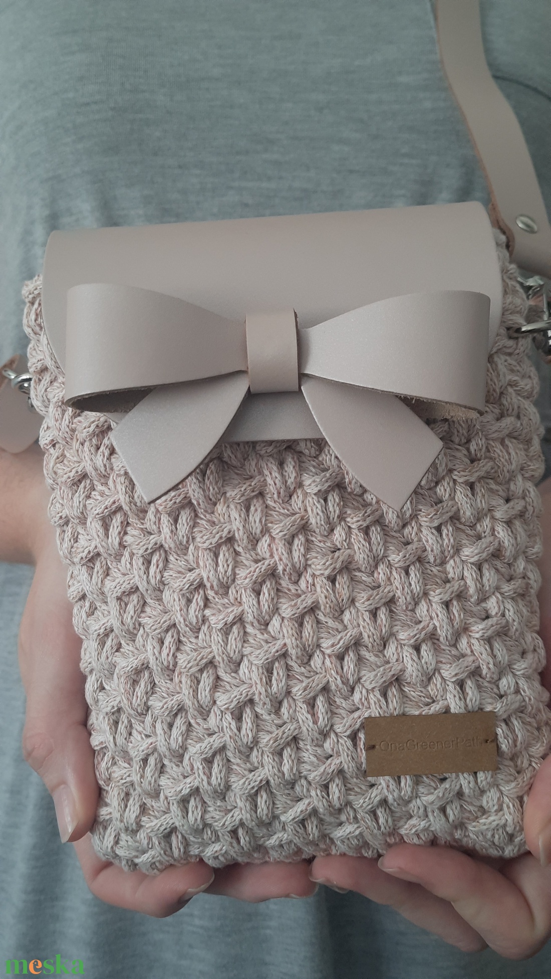 Horgolt masni fedeles kistáska  - táska & tok - kézitáska & válltáska - vállon átvethető táska - Meska.hu