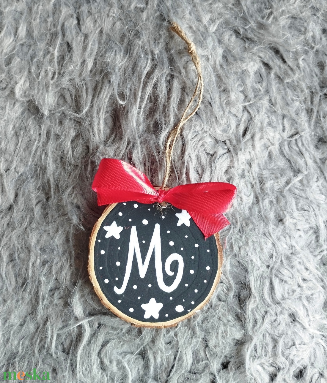Fából készült egyedi monogramos/neves karácsonyfadísz - karácsony - karácsonyi lakásdekoráció - karácsonyfadíszek - Meska.hu Fából készült egyedi monogramos/neves karácsonyfadísz - karácsony - karácsonyi lakásdekoráció - karácsonyfadíszek - Meska.hu