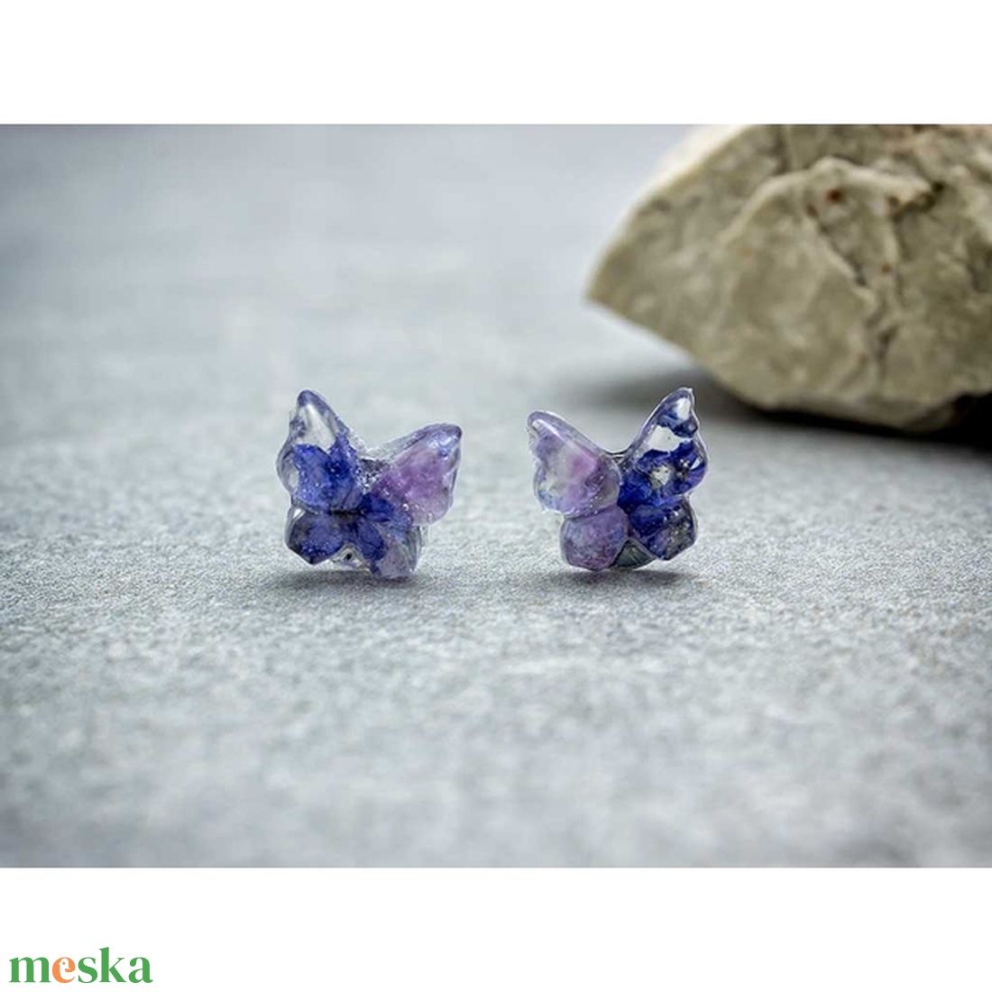 Kék nefelejcs pillangó műgyanta acél beszúrós fülbevaló - ékszer - fülbevaló - pötty fülbevaló - Meska.hu
