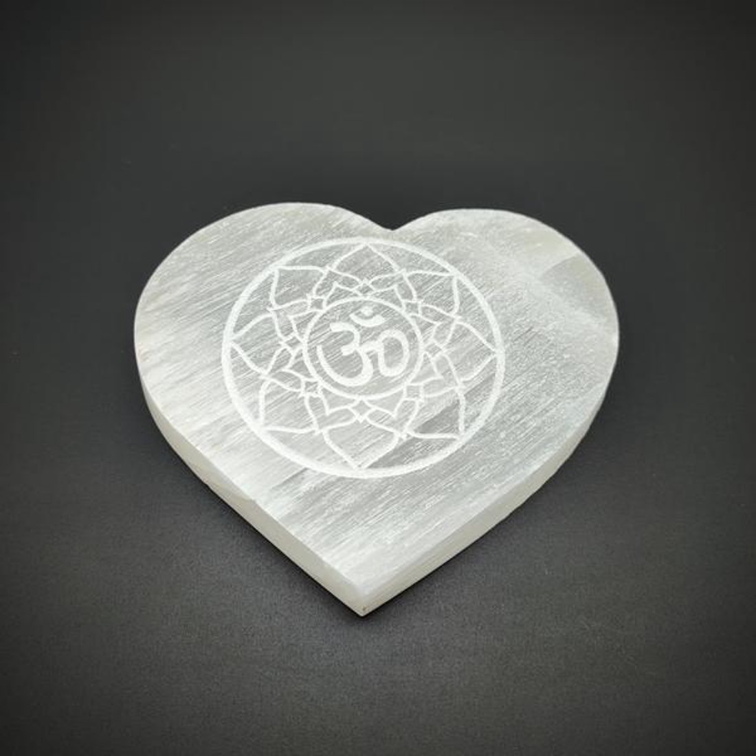 Szelenit szív lapos om mandala 10cm - kellékek & szerszámok - ásvány alapanyag - ásvány figura - Meska.hu