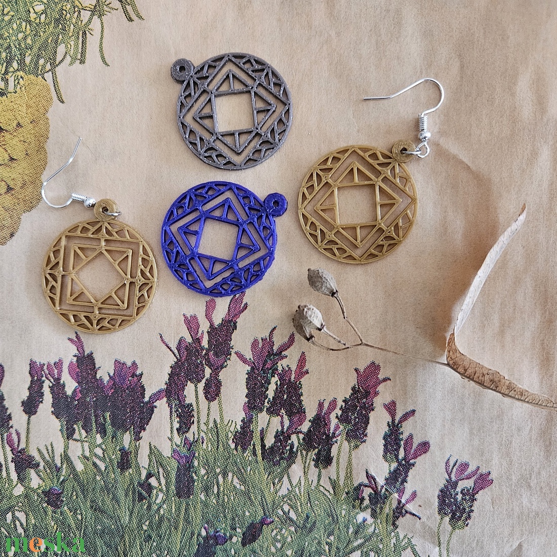 Modern, könnyű, mandala stílusú 3D�nyomtatott fülbevaló (arany, nikkelmentes akasztóval) - ékszer - fülbevaló - lógó fülbevaló - Meska.hu
