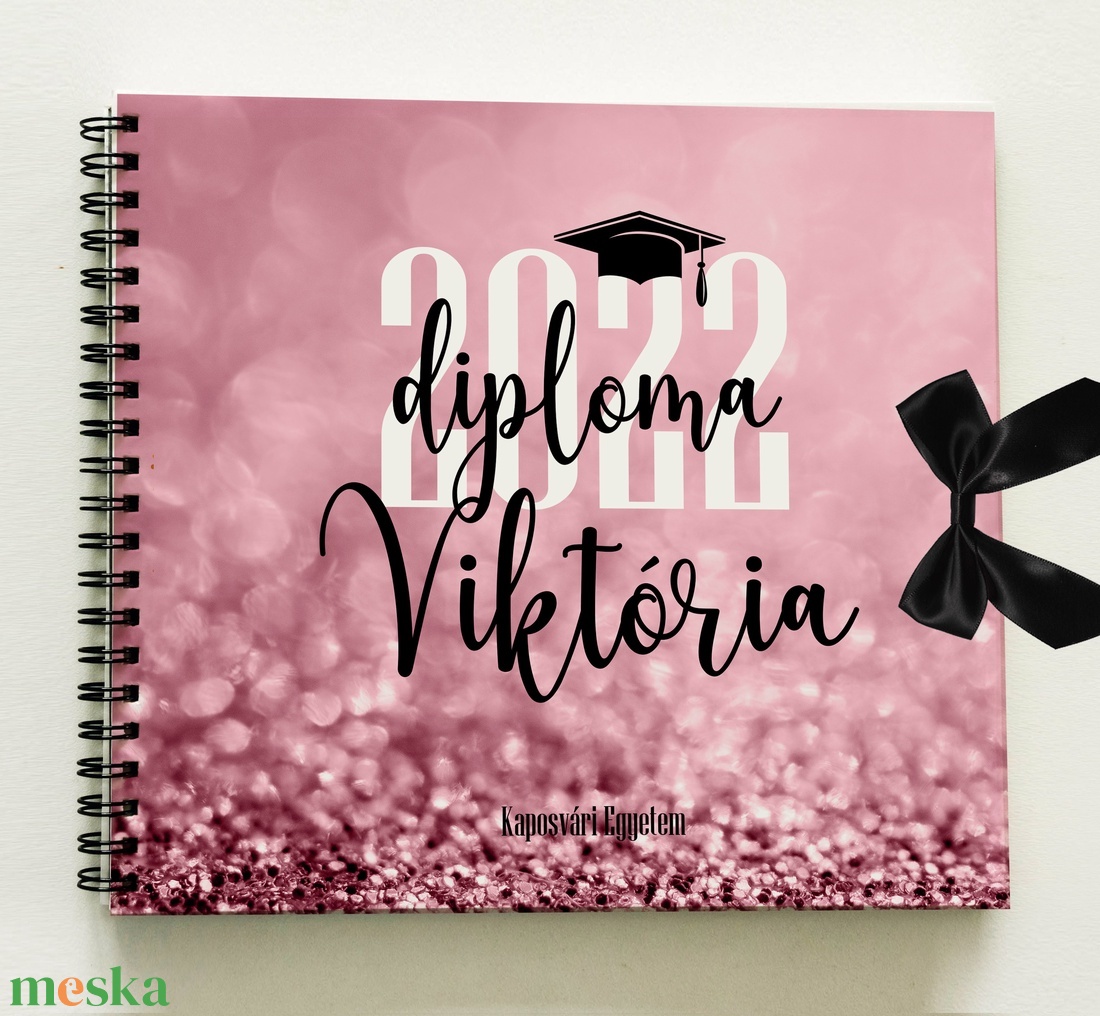 Névre szóló Pénzátadó AJÁNDÉK Emlékkönyv Diplomaosztóra - ajándék album - dark pink glitter - 21x19cm diplomaosztó - otthon & életmód - papír, írószer - ajándékozás kellékei - pénzátadó boríték - Meska.hu Névre szóló Pénzátadó AJÁNDÉK Emlékkönyv Diplomaosztóra - ajándék album - dark pink glitter - 21x19cm diplomaosztó - otthon & életmód - papír, írószer - ajándékozás kellékei - pénzátadó boríték - Meska.hu