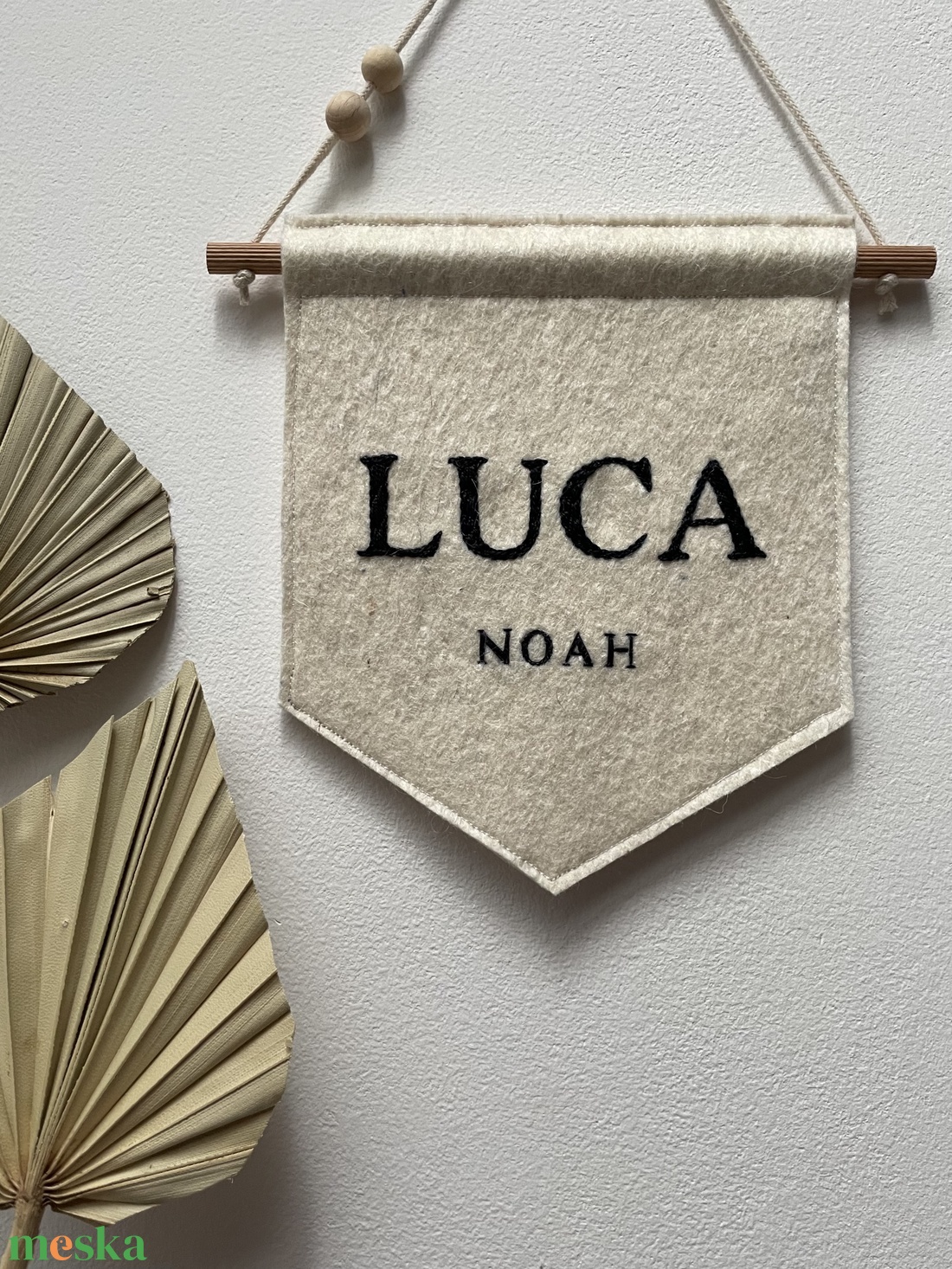 Keresztnévvel hímzett gyapjú banner  - baba - mama - babaszoba dekoráció - baba névtábla - Meska.hu