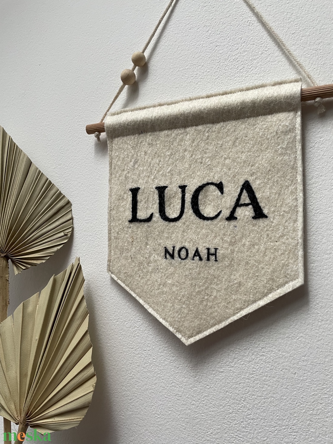 Keresztnévvel hímzett gyapjú banner  - baba - mama - babaszoba dekoráció - baba névtábla - Meska.hu