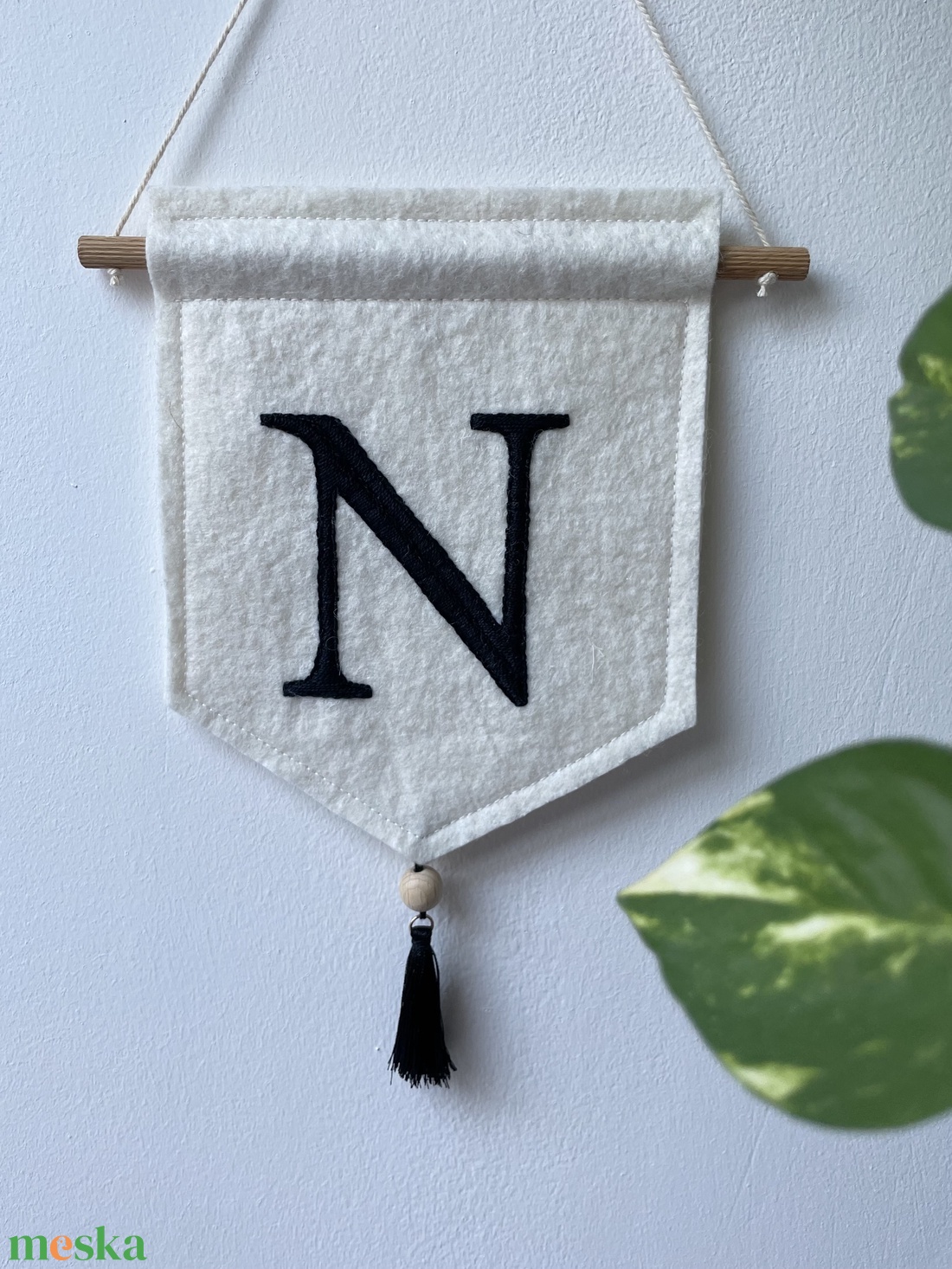 Kezdőbetűs gyapjú banner - baba - mama - babaszoba dekoráció - babanév dekoráció - Meska.hu