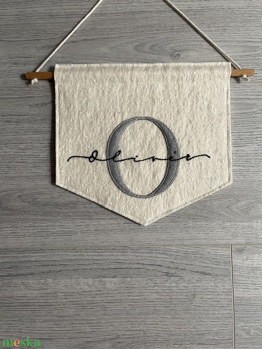 Modern feliratos gyapjú banner  - baba - mama - babaszoba dekoráció - babanév dekoráció - Meska.hu