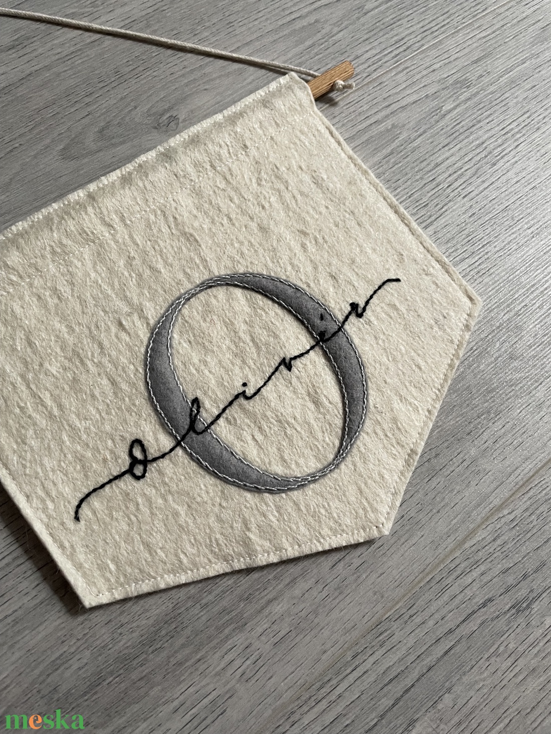 Modern feliratos gyapjú banner  - baba - mama - babaszoba dekoráció - babanév dekoráció - Meska.hu