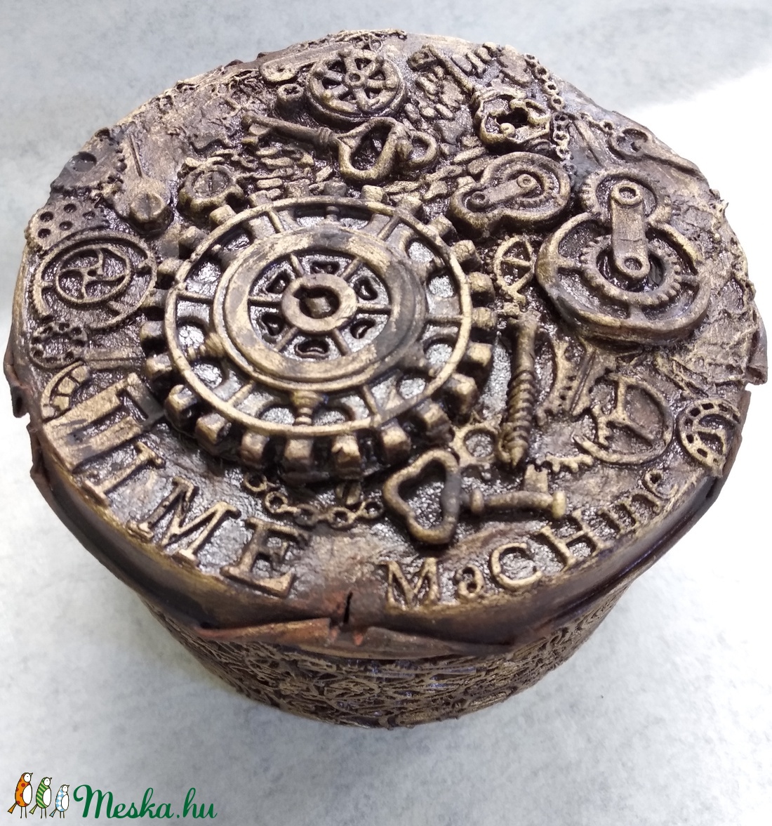 Steampunk 19 cm-es; kerek, fém doboz - otthon & életmód - tárolás & rendszerezés - doboz - Meska.hu Steampunk 19 cm-es; kerek, fém doboz - otthon & életmód - tárolás & rendszerezés - doboz - Meska.hu
