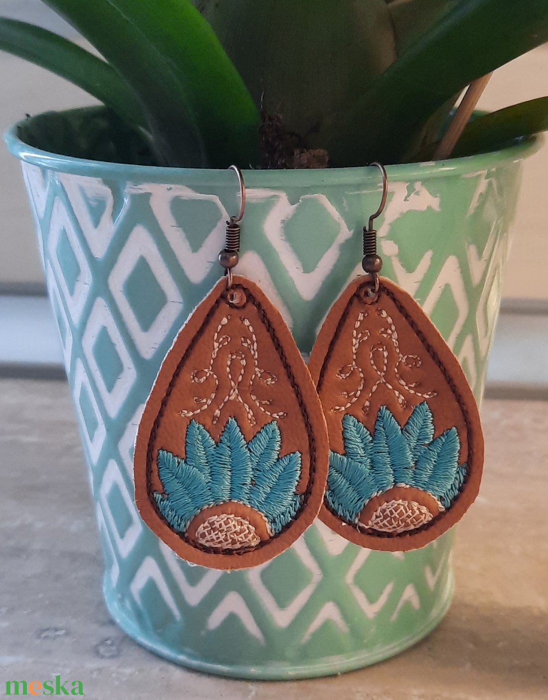 Nyári hímzett füli - ékszer - fülbevaló - lógó fülbevaló - Meska.hu