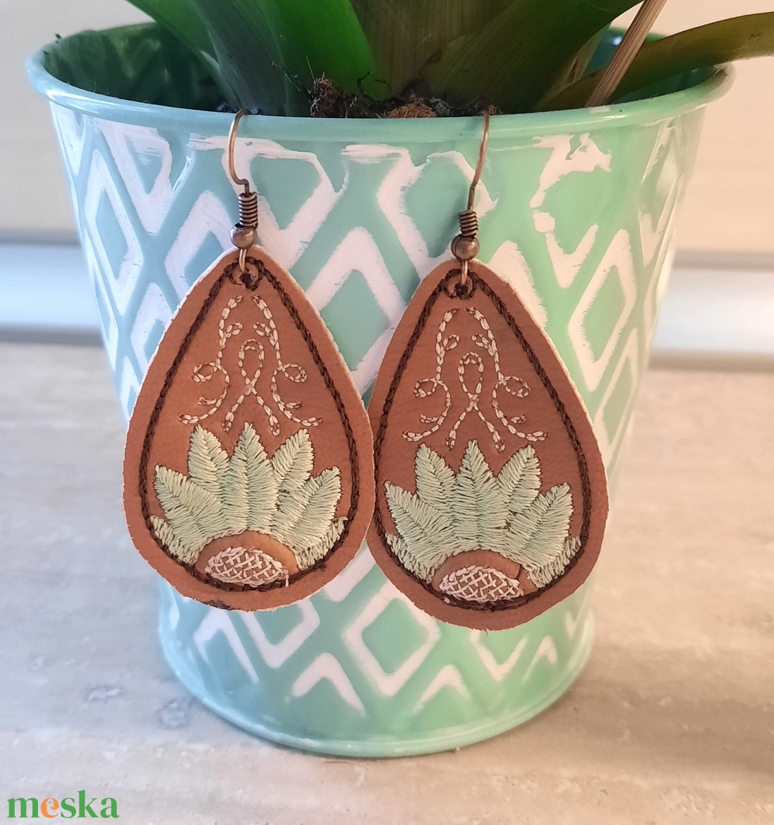 Nyári hímzett füli - ékszer - fülbevaló - lógó fülbevaló - Meska.hu