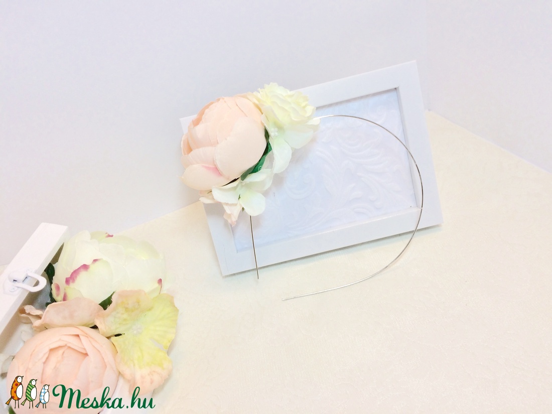 Barack színű boglárkás menyasszonyi, koszorúslány hajdísz, hajráf, tiara -  - Meska.hu