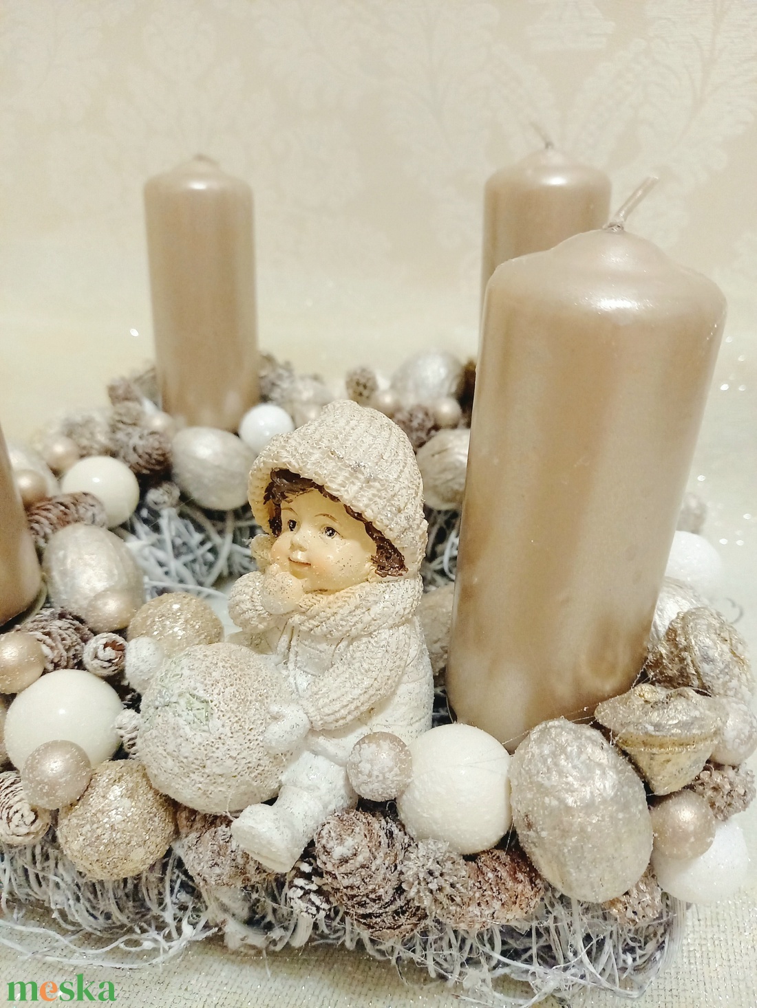 Arany fehér adventi koszorú termésekkel kerámia gyerek figurávaln - karácsony - adventi díszek - adventi koszorú - Meska.hu Arany fehér adventi koszorú termésekkel kerámia gyerek figurávaln - karácsony - adventi díszek - adventi koszorú - Meska.hu