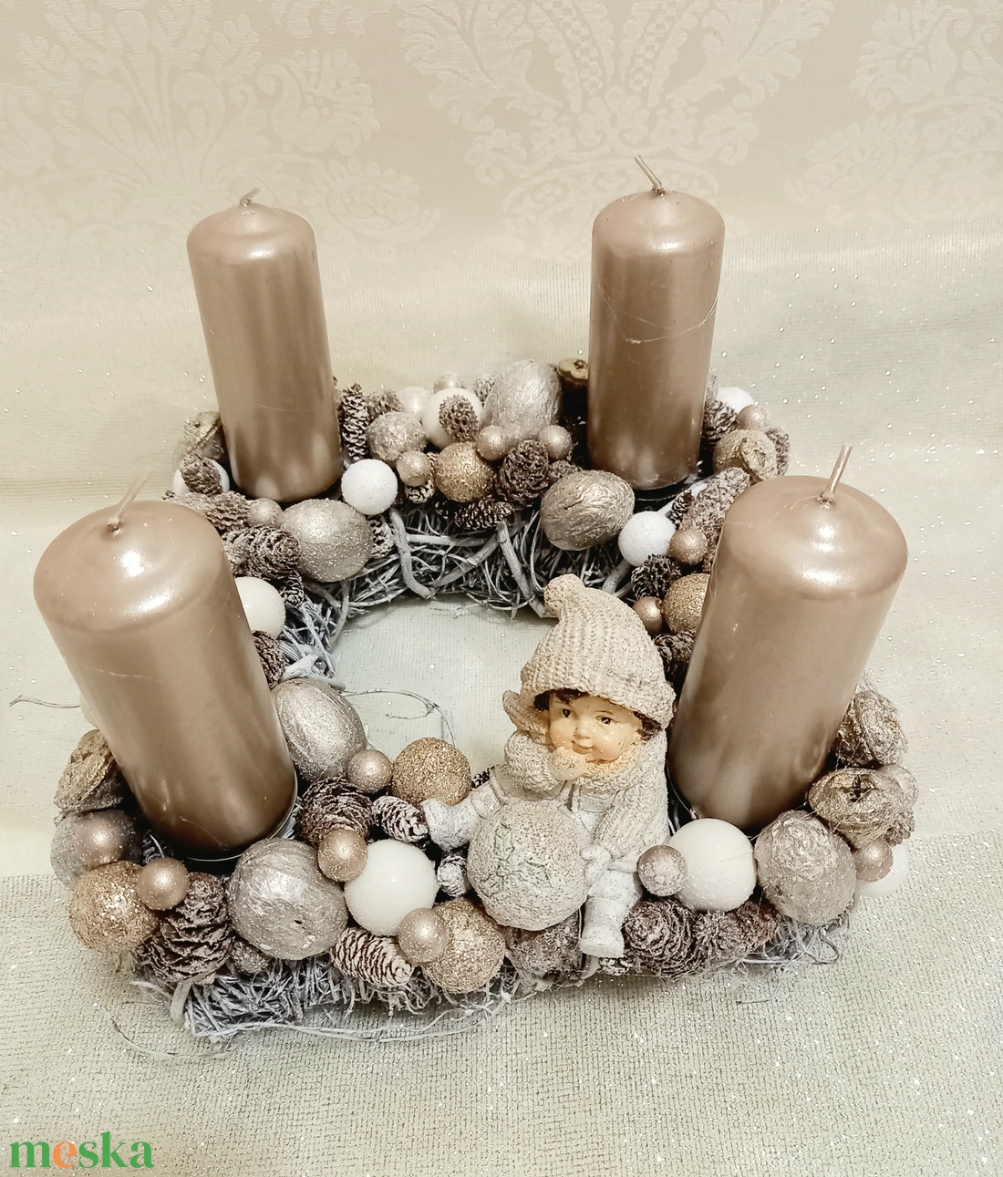 Arany fehér adventi koszorú termésekkel kerámia gyerek figurávaln - karácsony - adventi díszek - adventi koszorú - Meska.hu Arany fehér adventi koszorú termésekkel kerámia gyerek figurávaln - karácsony - adventi díszek - adventi koszorú - Meska.hu