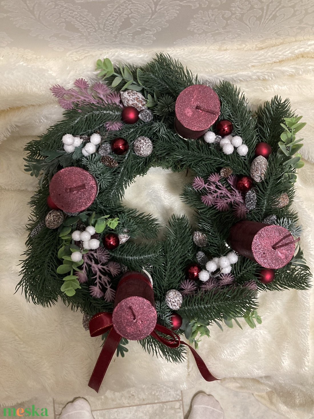 Bordó zöld adventi koszorú élethű műfenyőből - karácsony - adventi díszek - adventi koszorú - Meska.hu