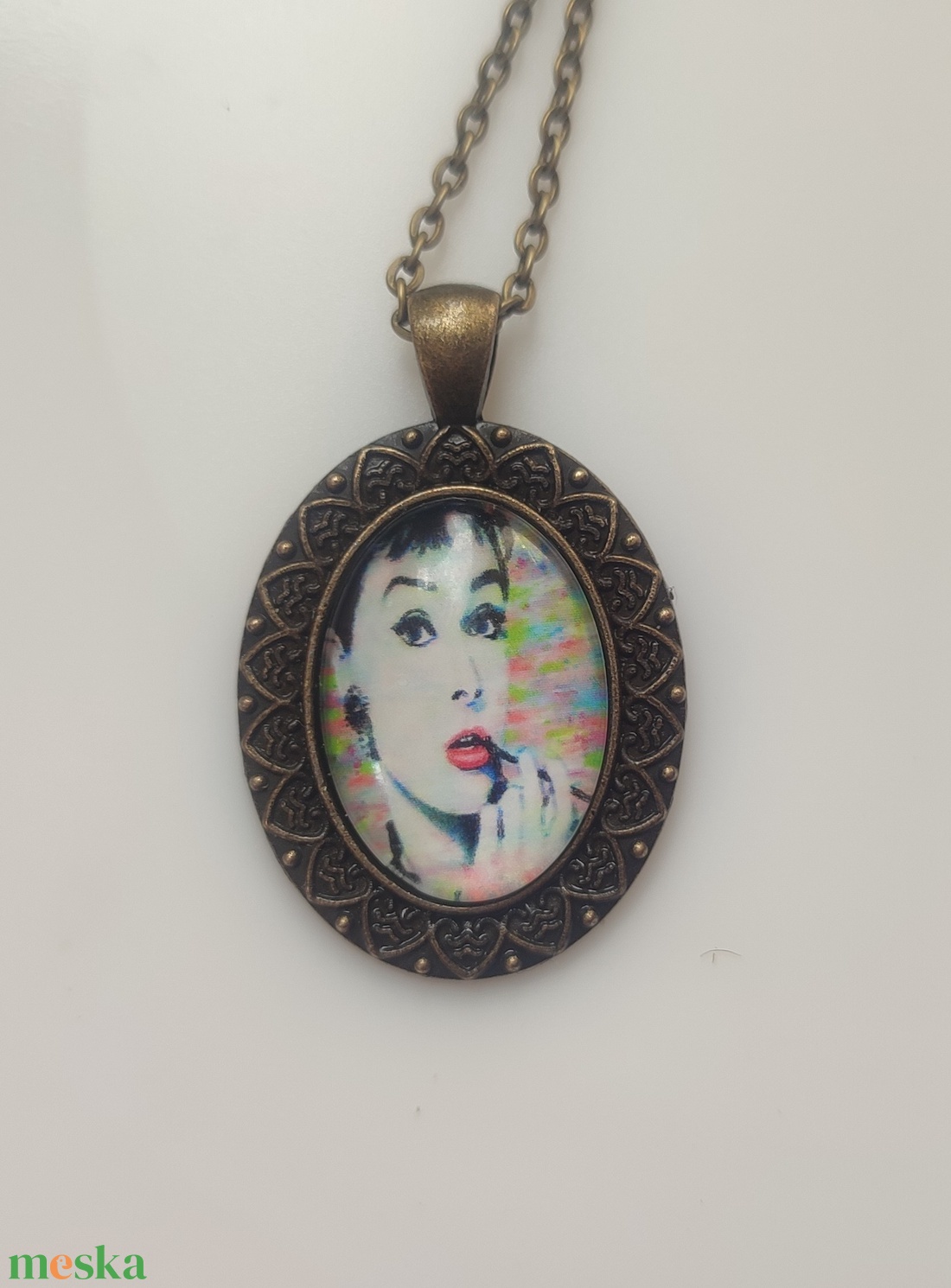 Audrey Hepburn bronz színű nyaklánc - ékszer - nyaklánc - medálos nyaklánc - Meska.hu Audrey Hepburn bronz színű nyaklánc - ékszer - nyaklánc - medálos nyaklánc - Meska.hu