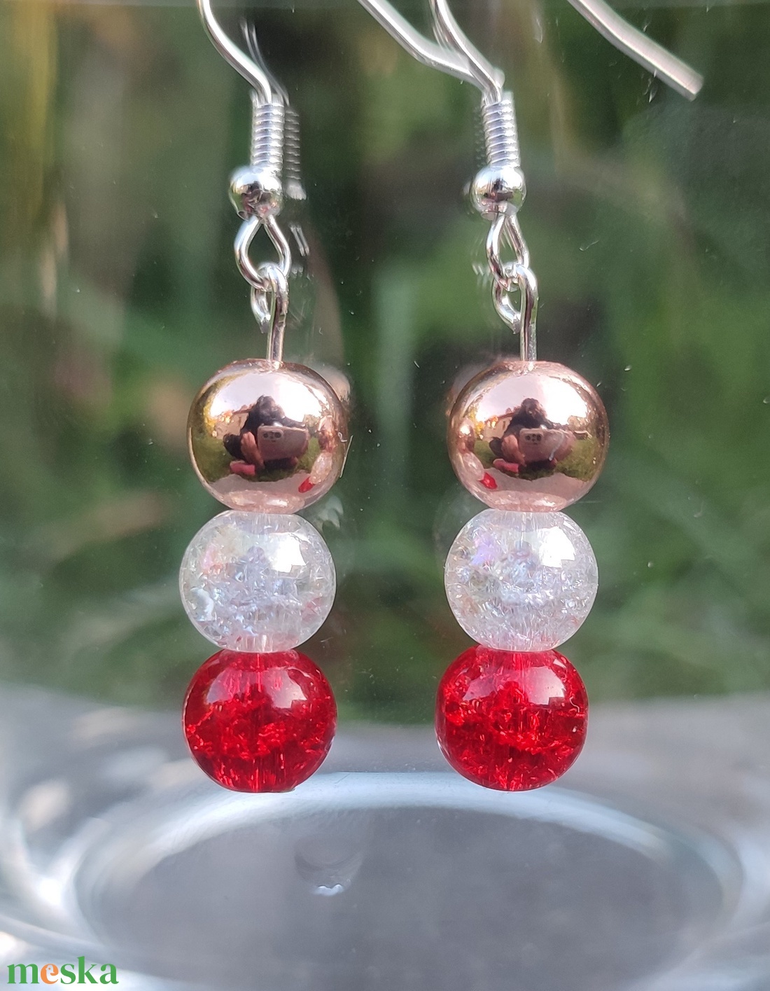 Ásvány fülbevaló fehér aurakvarcból, piros roppantott hegyikristályból és rosegold hematitból - ékszer - fülbevaló - lógó fülbevaló - Meska.hu Ásvány fülbevaló fehér aurakvarcból, piros roppantott hegyikristályból és rosegold hematitból - ékszer - fülbevaló - lógó fülbevaló - Meska.hu