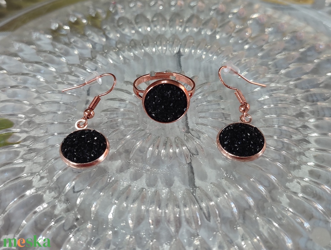 Fekete rosegold gyűrű és fülbevaló - ékszer - ékszerszett - Meska.hu Fekete rosegold gyűrű és fülbevaló - ékszer - ékszerszett - Meska.hu