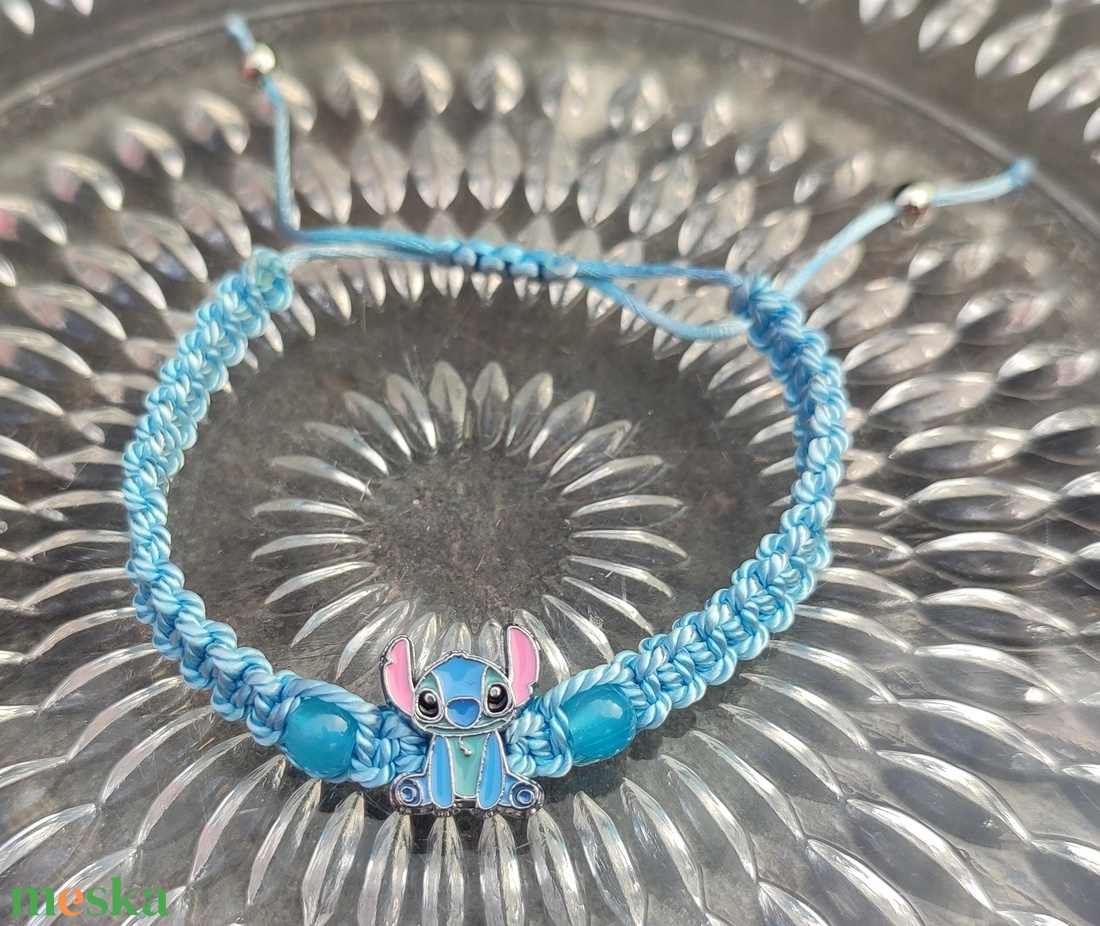 Kék Stitch makramé karkötő - ékszer - karkötő - fonott karkötő - Meska.hu