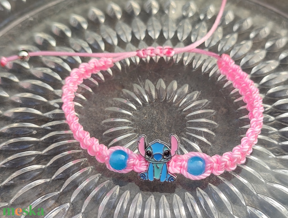 Rózsaszín Stitch makramé karkötő - ékszer - karkötő - fonott karkötő - Meska.hu Rózsaszín Stitch makramé karkötő - ékszer - karkötő - fonott karkötő - Meska.hu