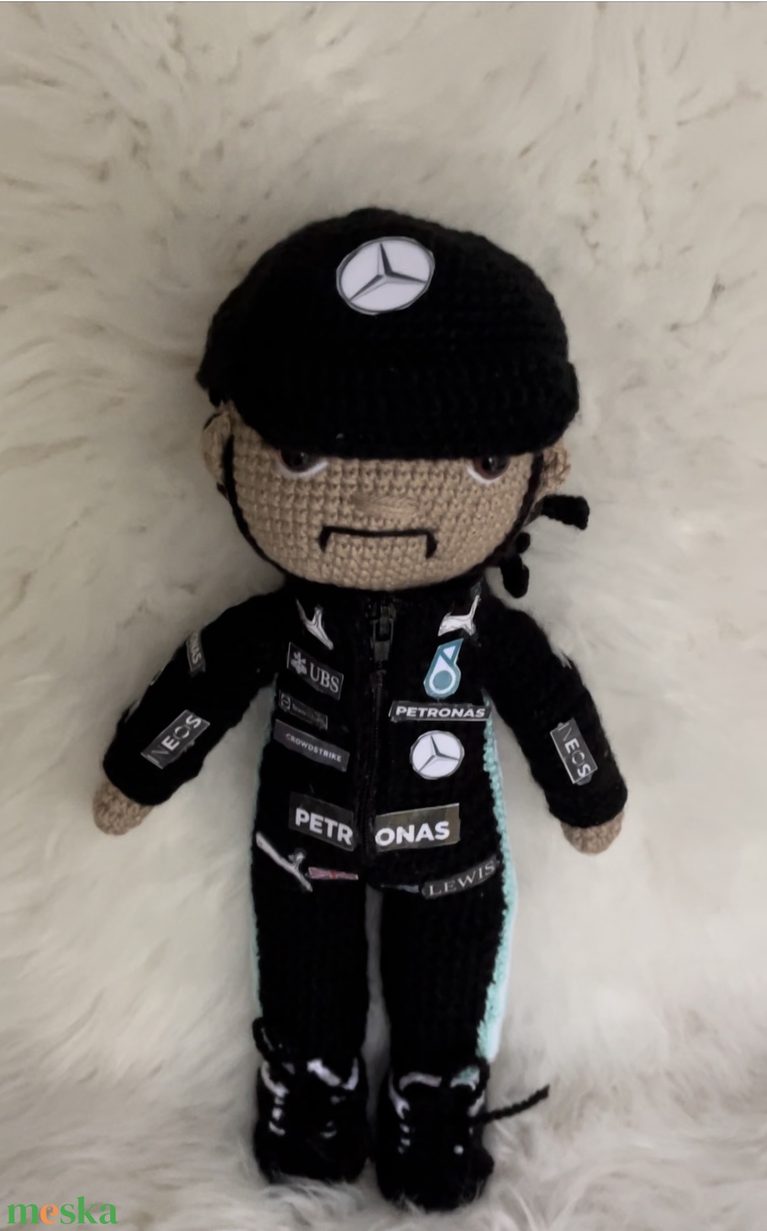 Lewis Hamilton F1 pilóta - játék & sport - plüssállat & játékfigura - ember - Meska.hu
