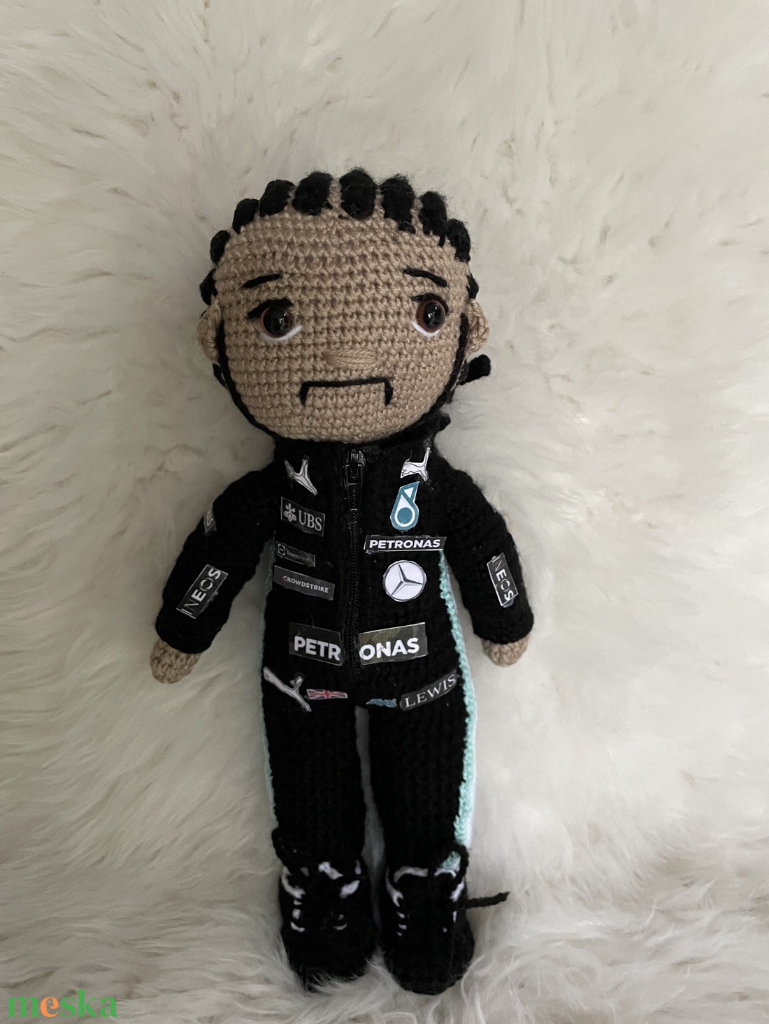 Lewis Hamilton F1 pilóta - játék & sport - plüssállat & játékfigura - ember - Meska.hu