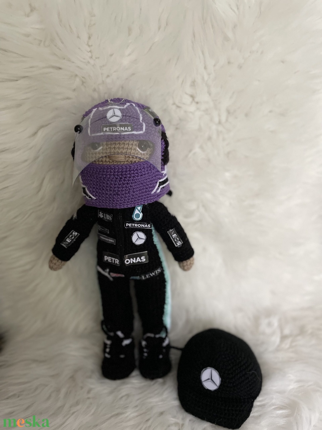 Lewis Hamilton F1 pilóta - játék & sport - plüssállat & játékfigura - ember - Meska.hu