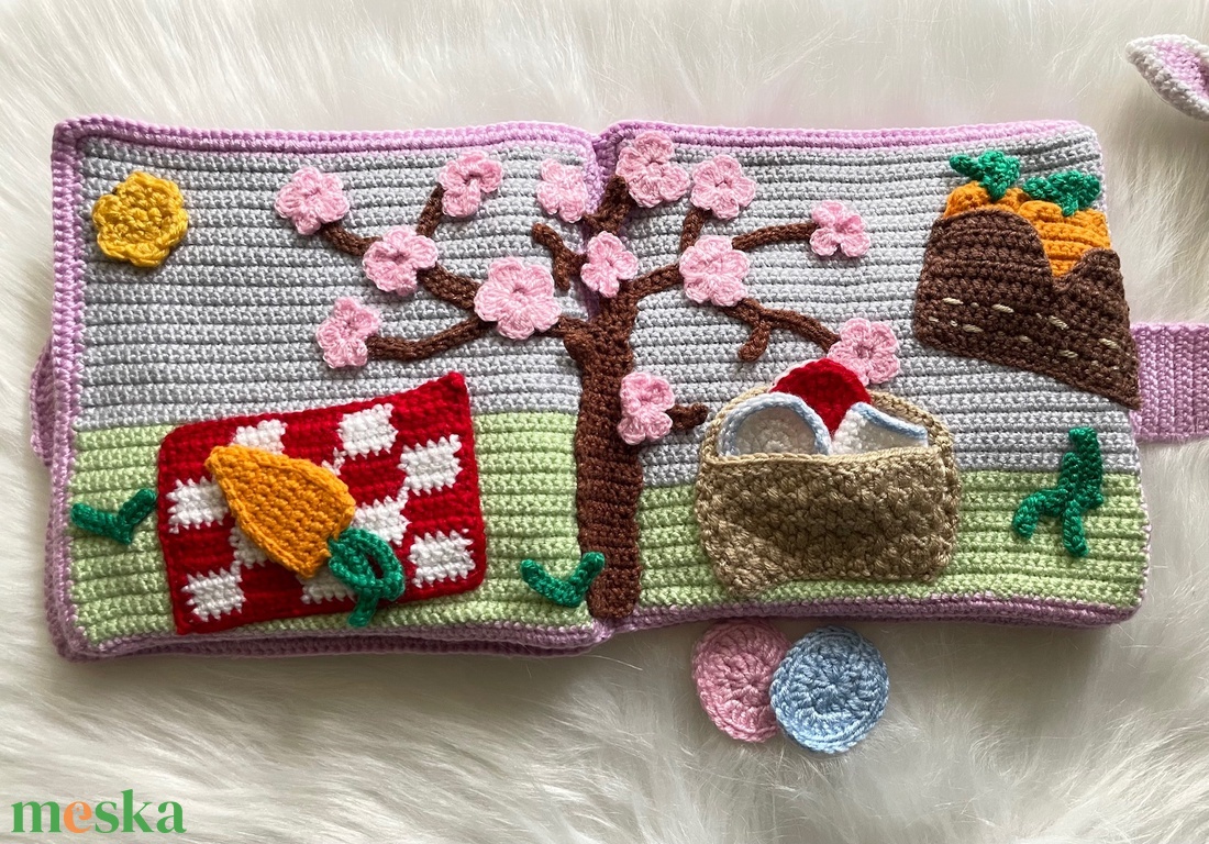 Horgolt húsvéti interaktív könyv nyuszival � fejlesztő játék � azonnal postázható � egyedi darab - baba - mama - baba játékok - textilkönyv & babakönyv - Meska.hu