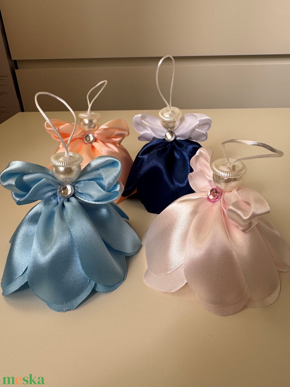 Karácsonyi angyalka rózsaszín selyemszalagból - karácsony - karácsonyi lakásdekoráció - karácsonyi lakásdíszek - Meska.hu