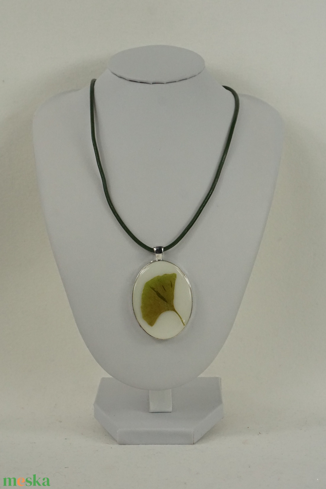 Ginkgo biloba megfagyott világ/ virág nyaklánc sorozat darabja - ékszer - nyaklánc - medál - Meska.hu Ginkgo biloba megfagyott világ/ virág nyaklánc sorozat darabja - ékszer - nyaklánc - medál - Meska.hu