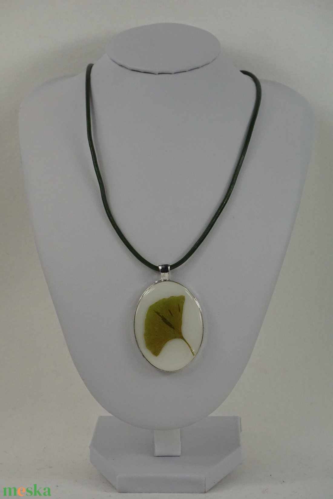 Ginkgo biloba megfagyott világ/ virág nyaklánc sorozat darabja - ékszer - nyaklánc - medál - Meska.hu Ginkgo biloba megfagyott világ/ virág nyaklánc sorozat darabja - ékszer - nyaklánc - medál - Meska.hu