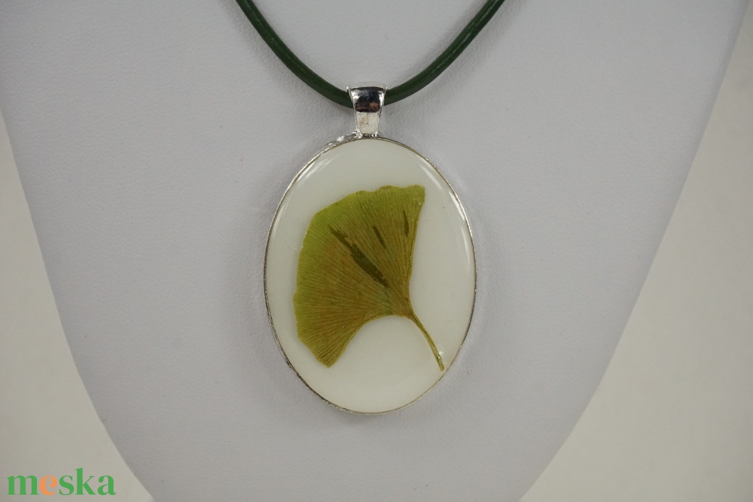 Ginkgo biloba megfagyott világ/ virág nyaklánc sorozat darabja - ékszer - nyaklánc - medál - Meska.hu Ginkgo biloba megfagyott világ/ virág nyaklánc sorozat darabja - ékszer - nyaklánc - medál - Meska.hu
