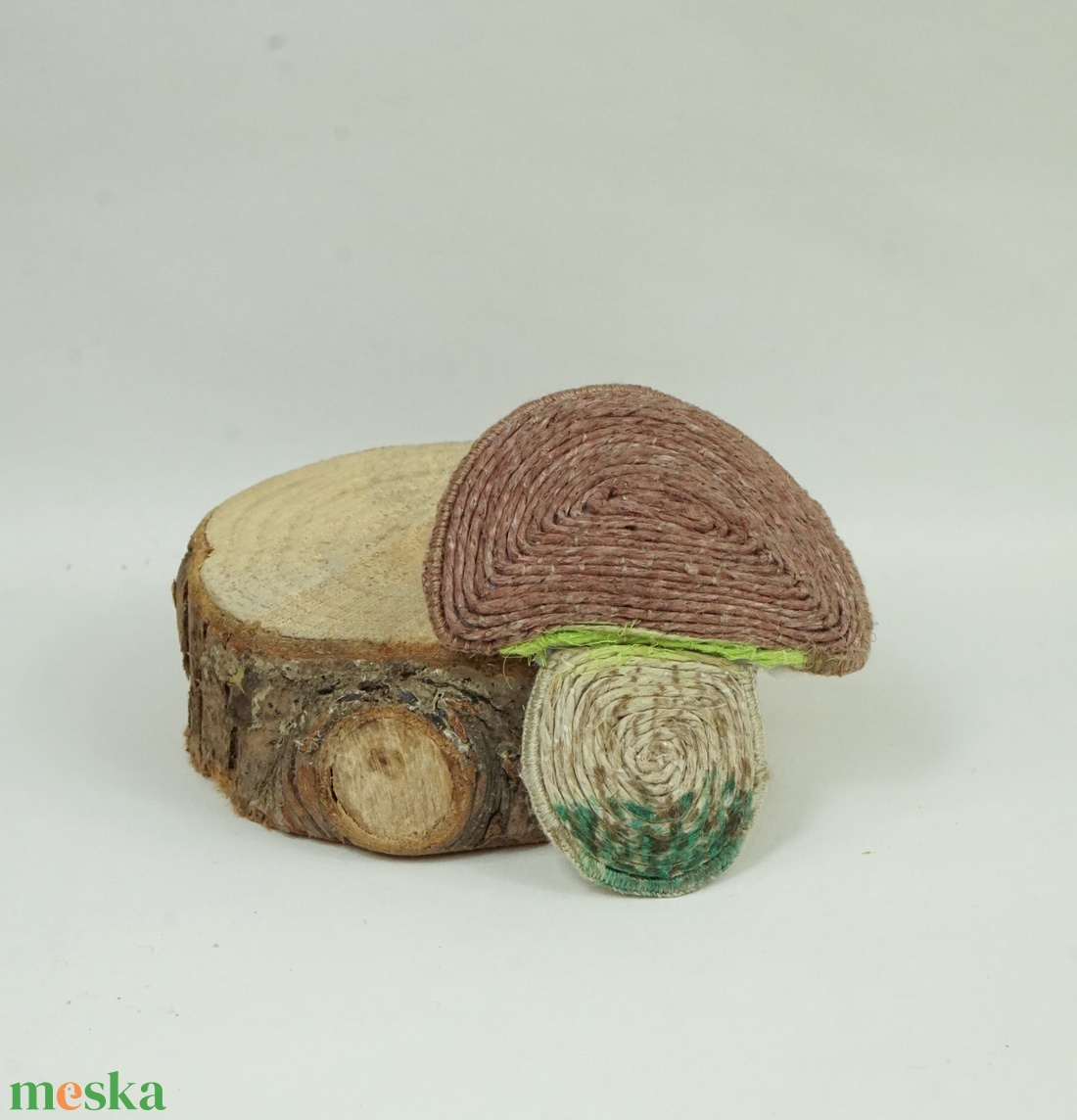 Gomba kitűző kenderből - ékszer - kitűző és bross - Meska.hu Gomba kitűző kenderből - ékszer - kitűző és bross - Meska.hu