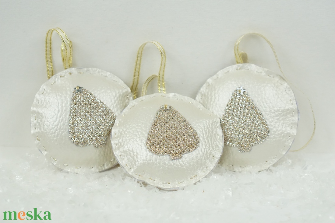 Karácsonyfadíszek  textilbőrből - karácsony - karácsonyi lakásdekoráció - karácsonyfadíszek - Meska.hu