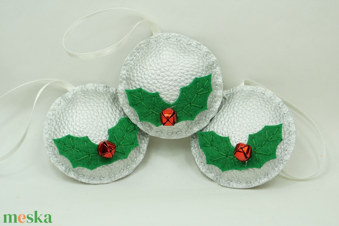 Karácsonyfadíszek  textilbőrből - karácsony - karácsonyi lakásdekoráció - karácsonyfadíszek - Meska.hu