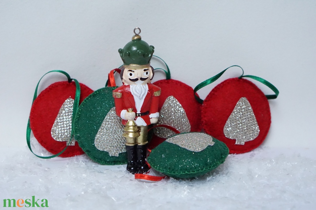 Filc karácsonyfadíszek - karácsony - karácsonyi lakásdekoráció - karácsonyfadíszek - Meska.hu