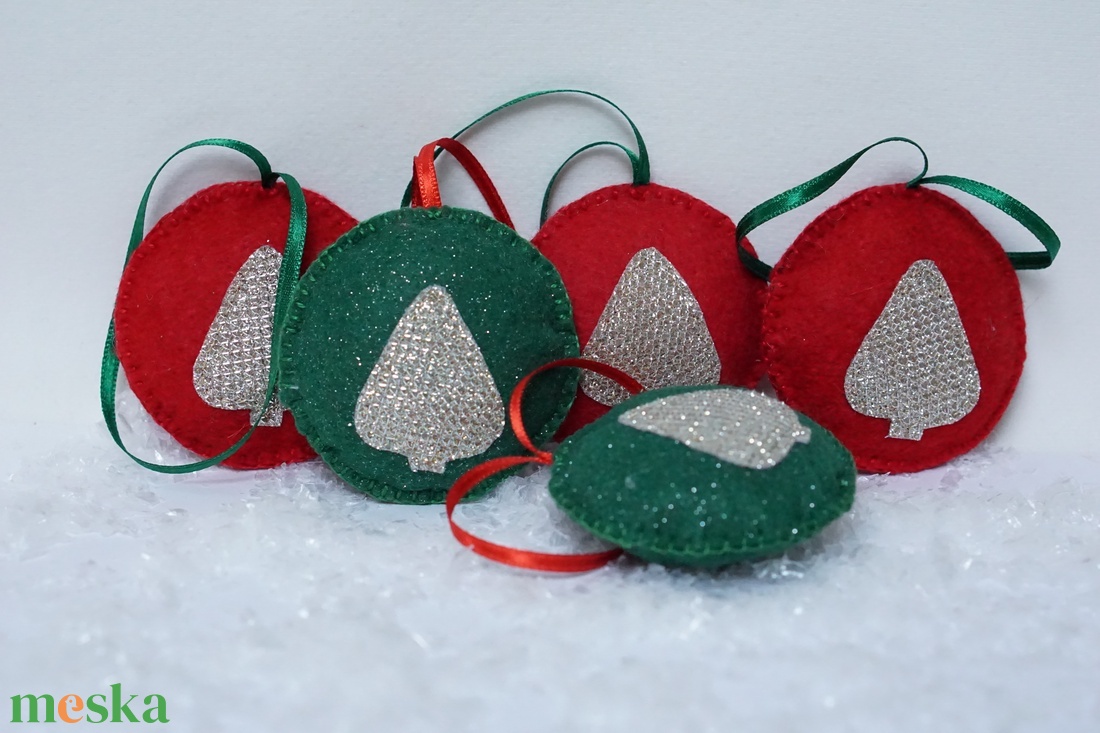 Filc karácsonyfadíszek - karácsony - karácsonyi lakásdekoráció - karácsonyfadíszek - Meska.hu