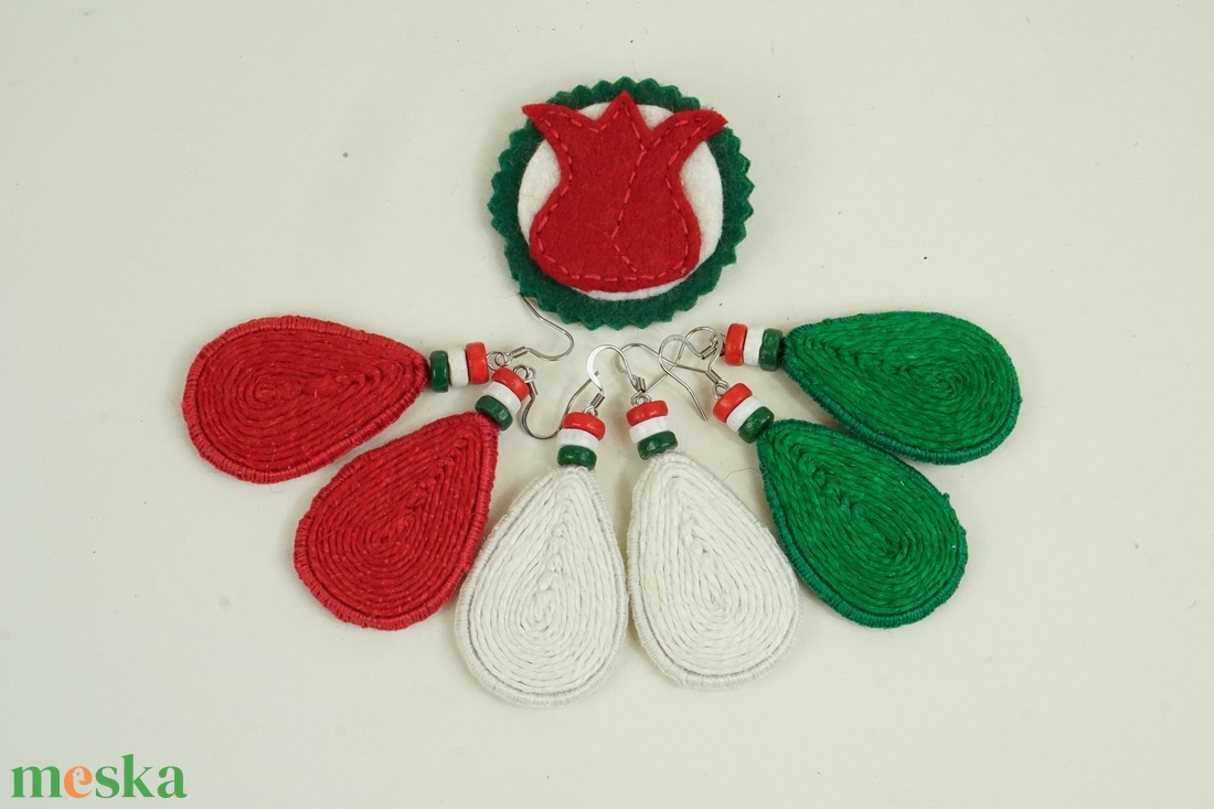 Ünnepi fülbevalópár kenderből - ékszer - fülbevaló - lógó csepp fülbevaló - Meska.hu