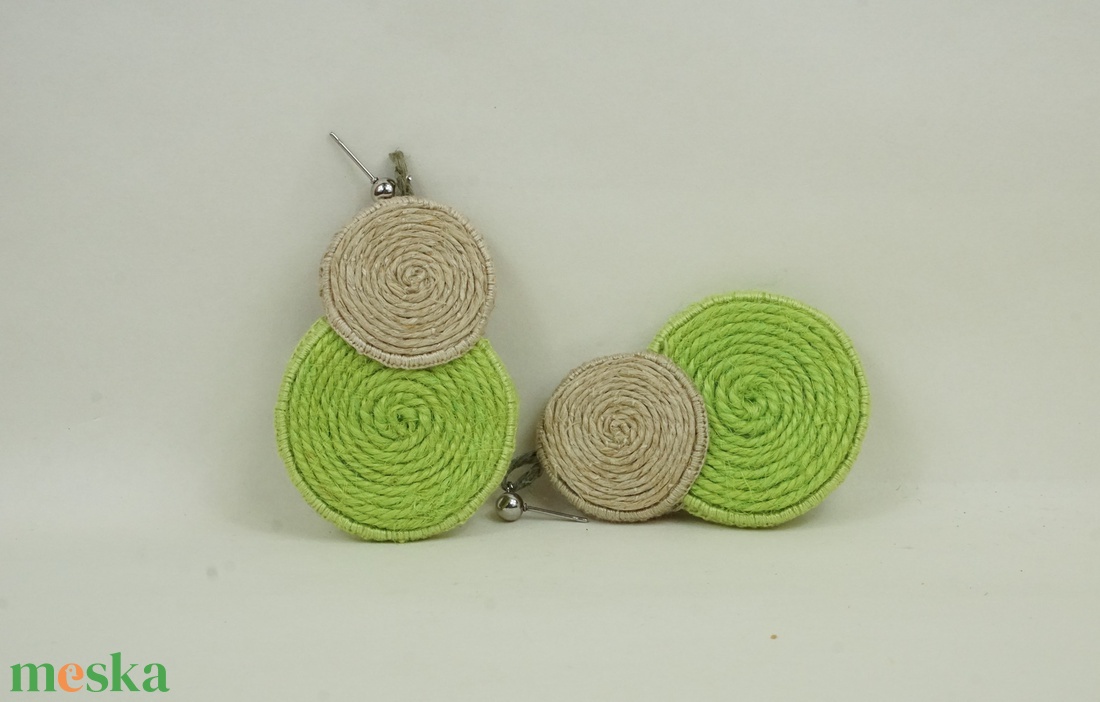 Natúr- almazöld fülbevaló kenderből - ékszer - fülbevaló - lógó fülbevaló - Meska.hu