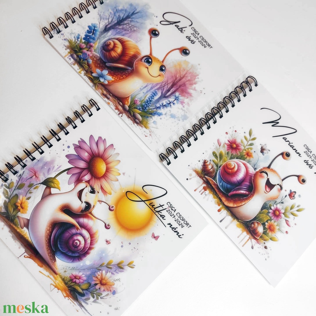 Csiga csoport - Csigás Óvó néni búcsúztató BÚCSÚ ajándék emlékkönyv óvónőknek ballagásra ajándékba - 21x19cm - otthon & életmód - papír, írószer - jegyzetfüzet & napló - Meska.hu Csiga csoport - Csigás Óvó néni búcsúztató BÚCSÚ ajándék emlékkönyv óvónőknek ballagásra ajándékba - 21x19cm - otthon & életmód - papír, írószer - jegyzetfüzet & napló - Meska.hu