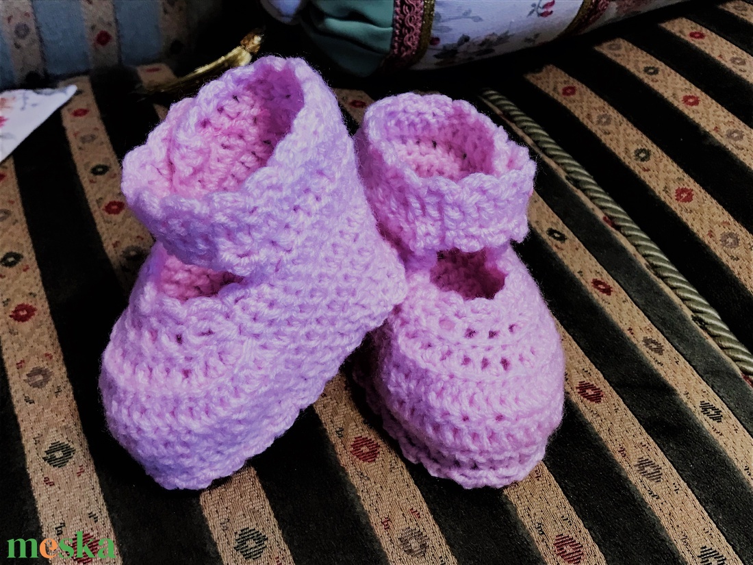 Babacipő, babatutyi rendelésre. Rózsaszín változat. - ruha & divat - cipő & papucs - mamusz & házicipő - Meska.hu Babacipő, babatutyi rendelésre. Rózsaszín változat. - ruha & divat - cipő & papucs - mamusz & házicipő - Meska.hu